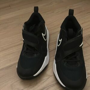 Nike basketball youth shoes